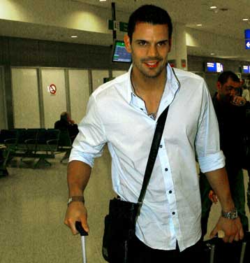 Ήρθε και υπογράφει στον Ολυμπιακό ο Ούρκο Πάρντο