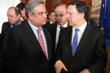 Και τυπικά σε επιτήρηση η Ελλάδα, προθεσμία έως το 2010 για τη μείωση του ελλείμματος