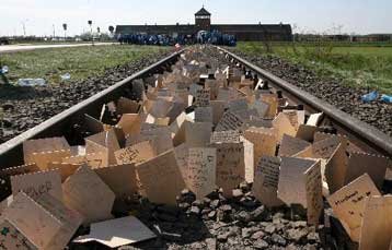 «Μήνυμα σε μπουκάλι» άφησαν πίσω τους επτά κρατούμενοι στο Αουσβιτς