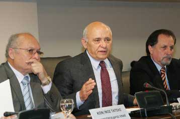 Σε αναστολή των κινητοποιήσεών τους προσανατολίζονται οι νομαρχίες