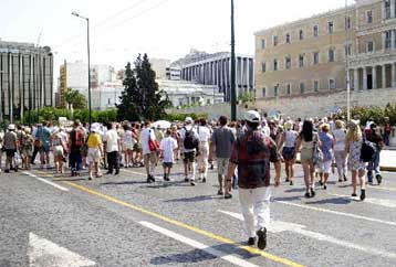 Έντονη ανησυχία στους ξενοδόχους της Αθήνας για τη μείωση της τουριστικής κίνησης