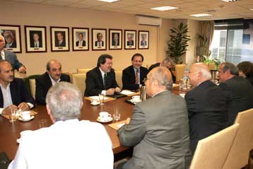 Αναστολή των κινητοποιήσεών τους αποφάσισαν οι νομαρχίες