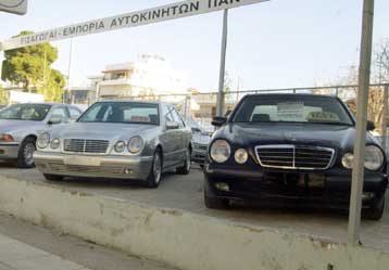 Έως το τέλος Ιουλίου περιορίζεται η κατάργηση του τέλους μεταβίβασης για τα ΙΧ