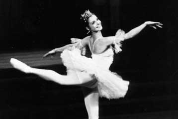 Απεβίωσε η μεγάλη χορεύτρια του μπαλέτου Μπολσόι, Αικατερίνα Μαξίμοβα