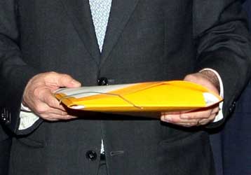 Οι μεν απαλλάσσουν, οι δε κατηγορούν τον Αρ.Παυλίδη στο πόρισμά τους