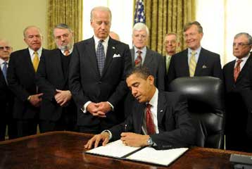 Εκατό ημέρες στο Λευκό Οίκο «γιορτάζει» ο Μπαράκ Ομπάμα