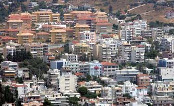 Εντείνονται οι πιέσεις στους κατασκευαστές για μειώσεις τιμών στα ακίνητα