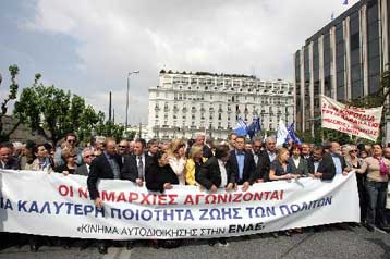 Κλειστές αρκετές νομαρχίες παρά την απόφαση της ΕΝΑΕ για αναστολή κινητοποιήσεων