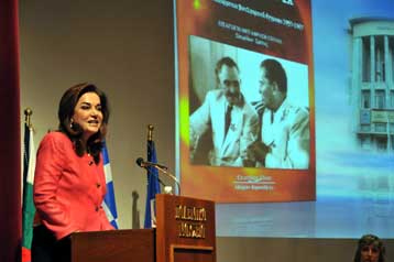 Νέο μήνυμα από τη Ντόρα Μπακογιάννη προς την ΠΓΔΜ