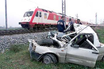 Σύγκρουση τρένου με ΙΧ σε φυλασσόμενη διάβαση στην Πάτρα