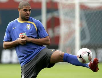 Ο Αντριάνο επιστρέφει στη Βραζιλία για λογαριασμό της Φλαμένγκο