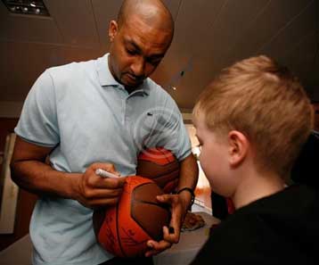 Οι ομάδες του φάιναλ – 4 κοντά στα παιδιά που πάσχουν από καρκίνο