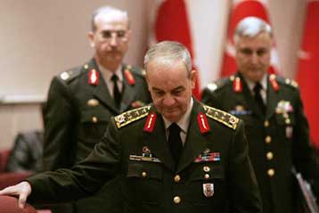 Βάσεις του PKK στο Ιράκ βομβαρδίζει η Τουρκία μετά τη θανάσιμη ενέδρα