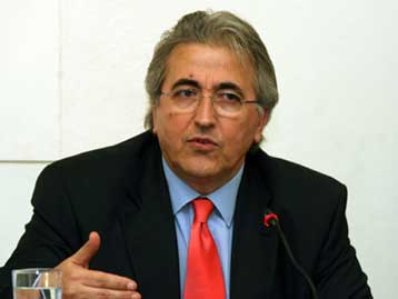 Οι περισσότεροι νόμοι χρειάζονται κατάργηση, σύμφωνα με τον πρόεδρο της ΓΣΕΕ