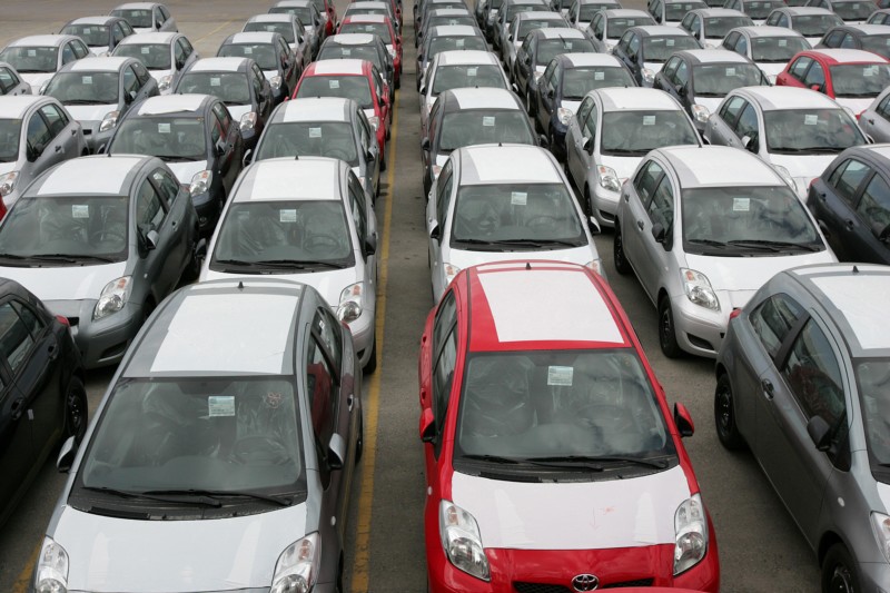 Στη Βουλή οι διατάξεις για τη μείωση του τέλους ταξινόμησης των ΙΧ