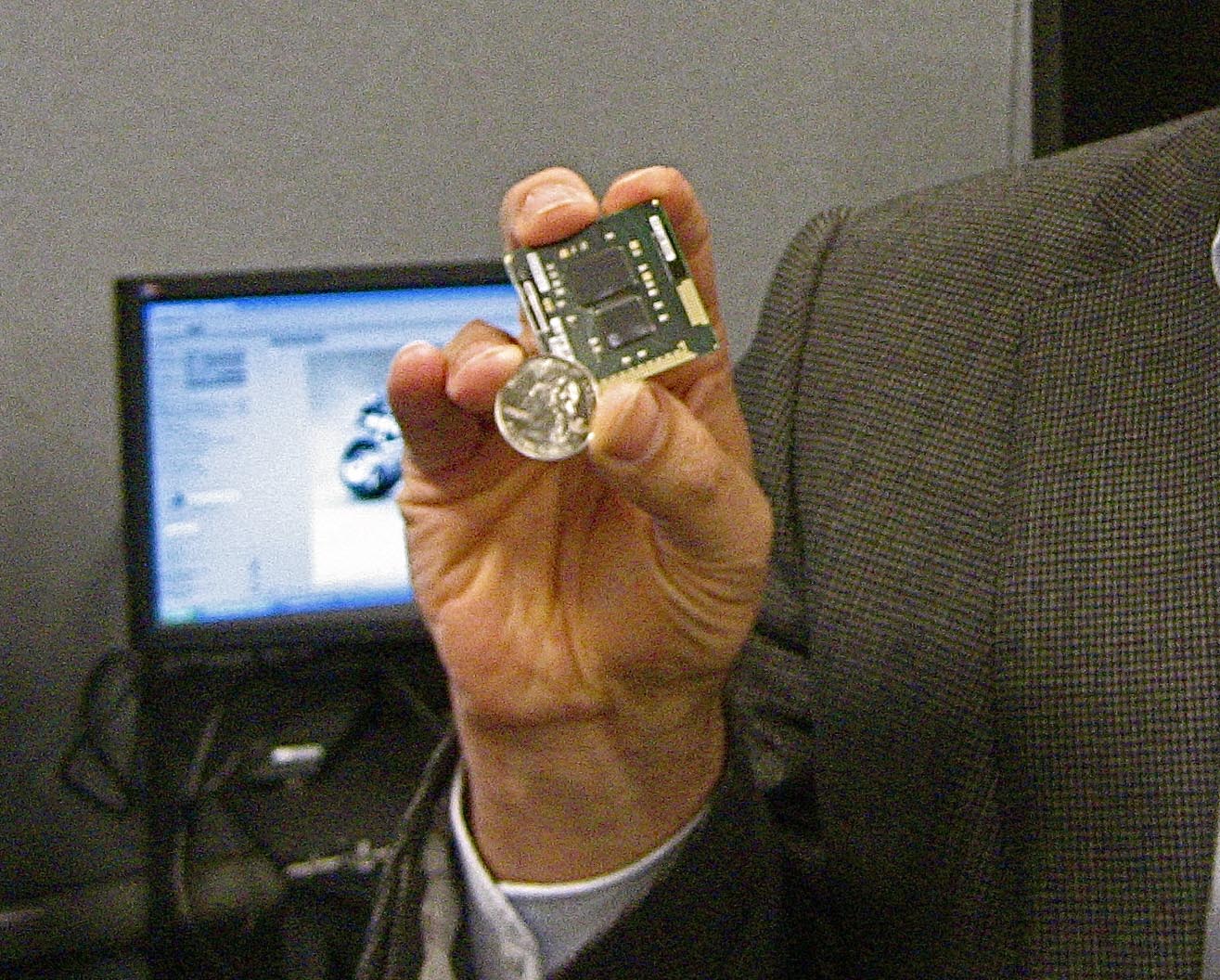 Στα χέρια των κατασκευαστών υπολογιστών οι πρώτοι Intel Westmere