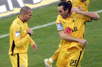 Τζιμπούρ και Κυργιάκος στην αποστολή της ΑΕΚ για τον τελικό