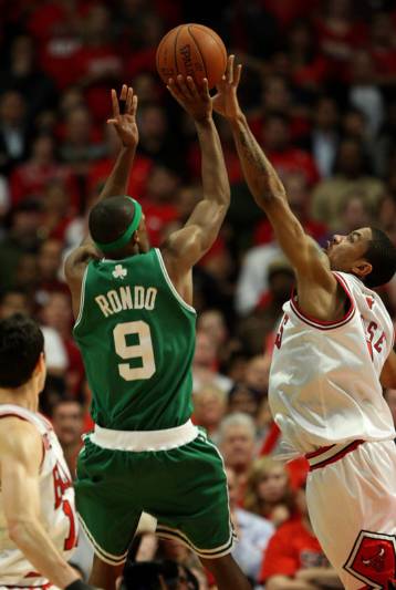 Το Σικάγο ισοφάρισε τη Βοστόνη, πέρασαν οι Μάτζικ