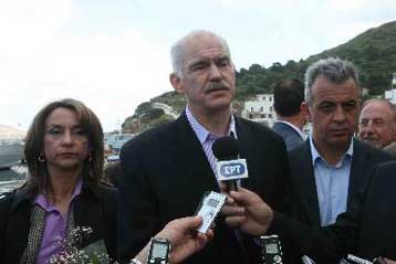 Η κυβέρνηση φυγομαχεί μπροστά στα προβλήματα, λέει ο Γ.Παπανδρέου