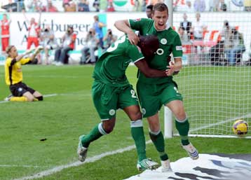 Η Βόλφσμπουργκ «διέλυσε» τη Χόφενχαϊμ και παρέμεινε στην κορυφή