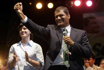 Επανεκλογή του Ραφαέλ Κορέα στον προεδρικό θώκο του Ισημερινού