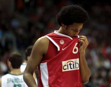 «Δεν ξέρω αν θα μείνω στον Ολυμπιακό» είπε απογοητευμένος ο Τσίλντρες