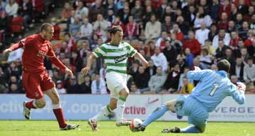 Ξεπέρασαν το εμπόδιο της Χαρτς οι Ρέιντζερς και ακολουθούν κατά πόδας τη Σέλτικ