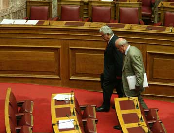 Πονοκέφαλο εξακολουθεί να προκαλεί στη ΝΔ η επιμονή Παυλίδη να μην παραιτηθεί