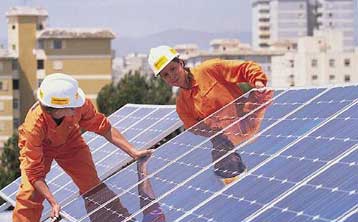 Φωτοβολταϊκά συστήματα και στις στέγες των σπιτιών