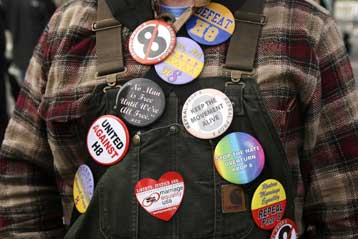 Τους γάμους ομοφυλόφιλων ζευγαριών ενέκρινε η Ουάσινγκτον