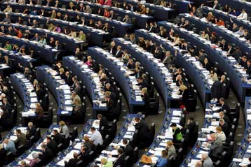 Αμφιλεγόμενο πακέτο για τις τηλεπικοινωνίες εξετάζει το Ευρωκοινοβούλιο