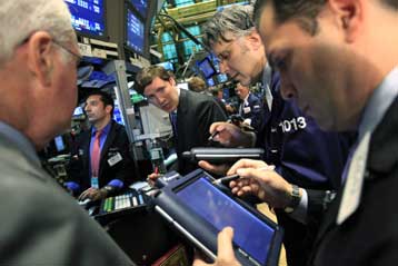 Ρευστοποιήσεις στη Γουόλ Στριτ και στην Ευρώπη την Τρίτη