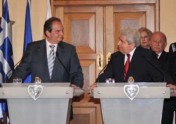 Αντιπαραγωγική για την Αθήνα η επίσκεψη του Τούρκου ΥΠΕΞ στα Κατεχόμενα