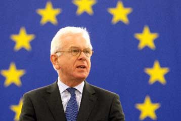 «Δύναμή μας η ενότητα» τονίζει από το βήμα της Ευρωβουλής ο Χανς-Γκερτ Πέτερινγκ