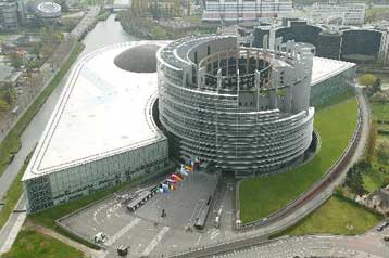 Εμποδίζει το ΕΛΚ αναθεώρηση της νομοθεσίας για την άδεια μητρότητας