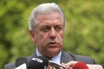 «Ούτε ολιγωρία, ούτε υπερβολές» για την νέα γρίπη, δηλώνει ο Δημήτρης Αβραμόπουλος