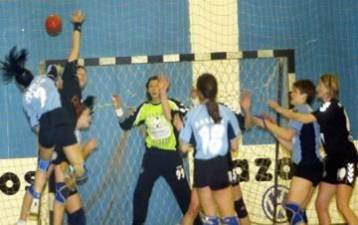 Στους τελικούς της Α1 χάντμπολ γυναικών η Αναγέννηση, απέκλεισε τη Ν.Ιωνία