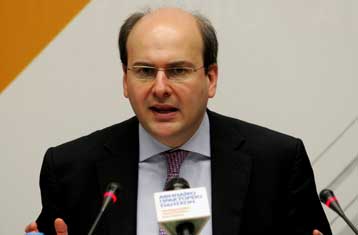 Κάλεσμα Χατζηδάκη στους καταναλωτές να προτιμούν τις «πράσινες» επιχειρήσεις