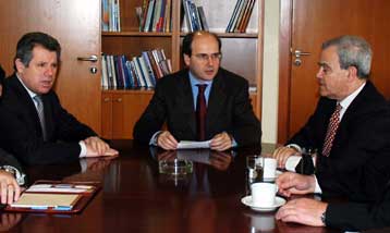 Την παρέμβαση του ΥΠΑΝ ζητούν οι επιχειρήσεις λιανικής για τις υπερτιμολογήσεις