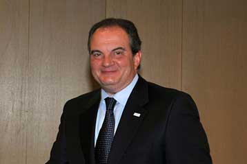 Ενίσχυση της ενεργειακής ασφάλειας ζητά ο Καραμανλής από την Πράγα