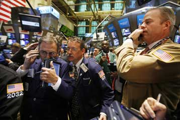 Σημαντικές απώλειες στη Νέα Υόρκη, υποχώρηση και στην Ευρώπη