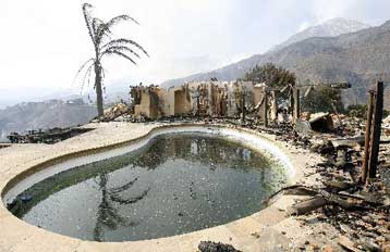 Εξακολουθεί να μαίνεται η μεγάλη πυρκαγιά στη Σάντα Μπάρμπαρα