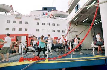 Είδος πολυτελείας για τους Έλληνες οι καλοκαιρινές διακοπές