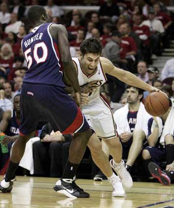 Εκαναν το 2-0 οι Καβαλίερς, 105-85 τους Χοκς