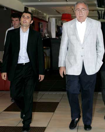 Αιχμές κατά του Κόκκαλη από τον μάνατζερ του Βαλβέρδε