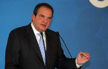 Επίθεση στο ΠΑΣΟΚ, αλλά και μήνυμα στο εσωτερικό της ΝΔ από τον Κ.Καραμανλή