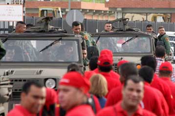 Εξήντα πετρελαϊκές εταιρείες κατέλαβε και κρατικοποιεί η Βενεζουέλα