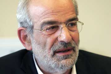 Αντιδρούν τα κόμματα της αντιπολίτευσης στην απόφαση να κλείσει η Βουλή