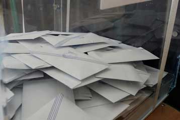 Σταθερό προβάδισμα διατηρεί το ΠΑΣΟΚ στις δημοσκοπήσεις εν όψει ευρωεκλογών