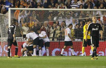 Νέα συντριβή της Ρεάλ, «σφραγίζει» τον τίτλο η Μπαρτσελόνα